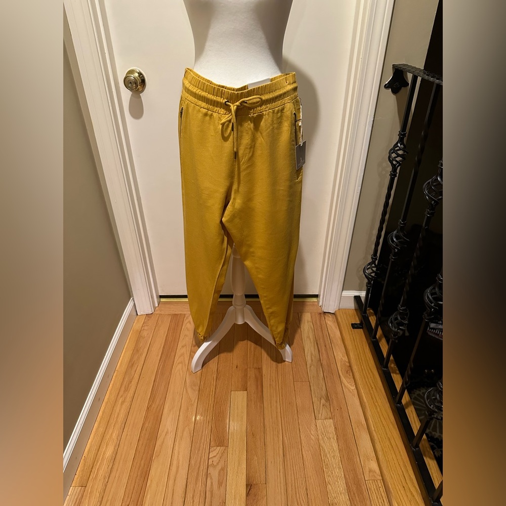 Jules & Leopold Casual mustard joggers size medium new with tags